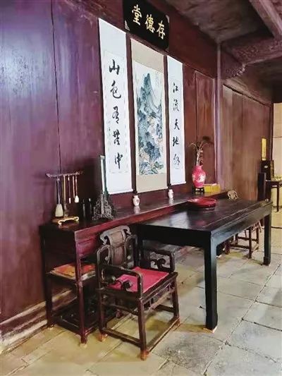 古镇特色风火墙下有一扇古色古香的石库门,这里就是徐家老宅"存德堂"