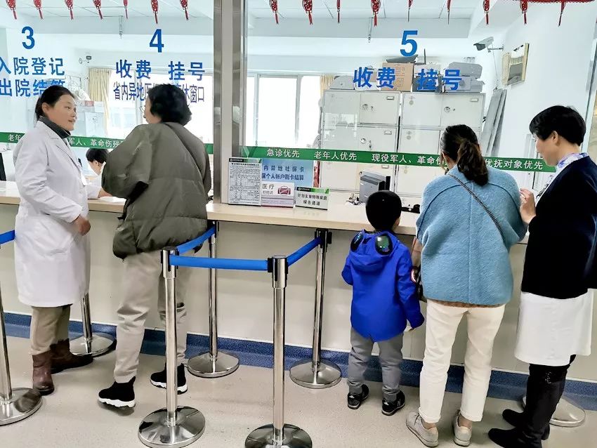 ����������ѧ����ҽԺ�����ȴ���ר�Һţ�ԤԼ�ɹ����շѿ��ҽ��ܵĴ���