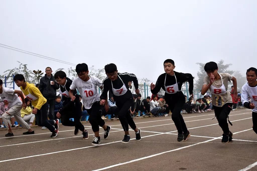 宣威市务德镇二中召开第二届冬季田径运动会
