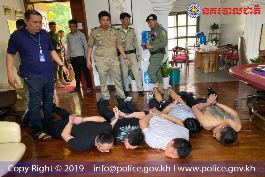 5名中国籍犯罪嫌疑人因绑架2名同胞被金边警方逮捕