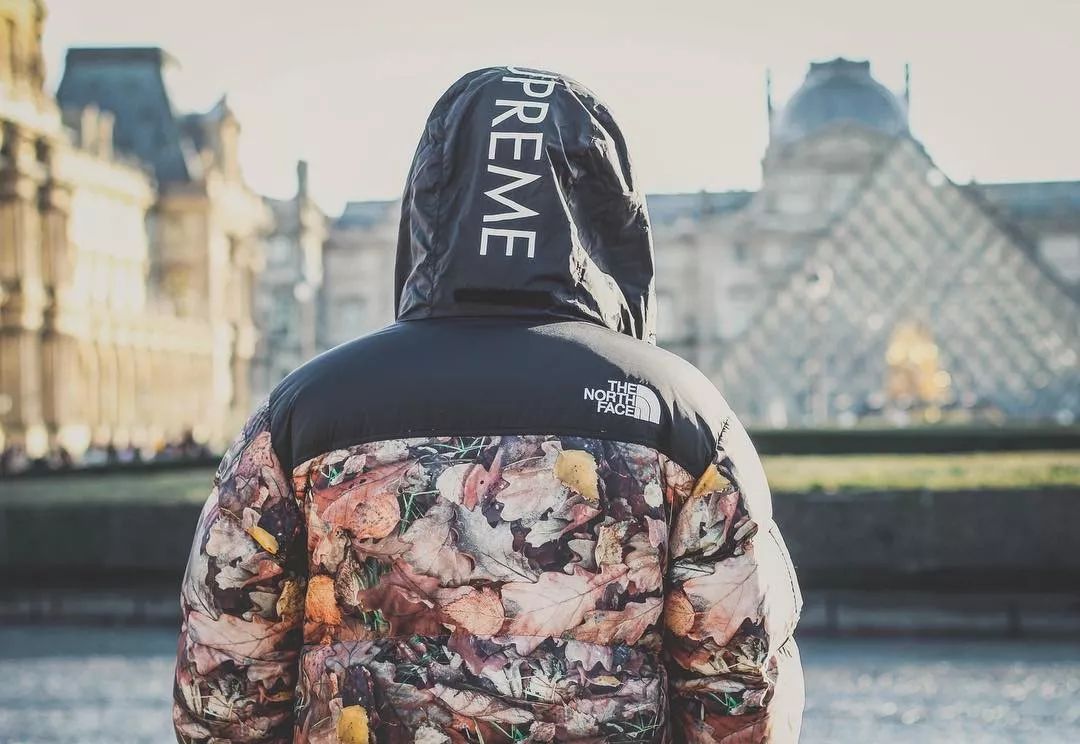 穿着supreme五六千的羽绒服这个冬天真的好暖