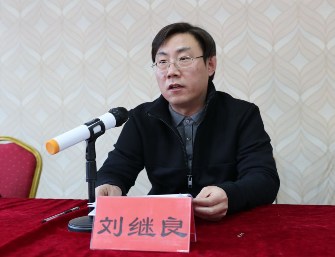 刘继良主持会议张航宣读《关于成立路南区和平街周边二期区域棚改工作