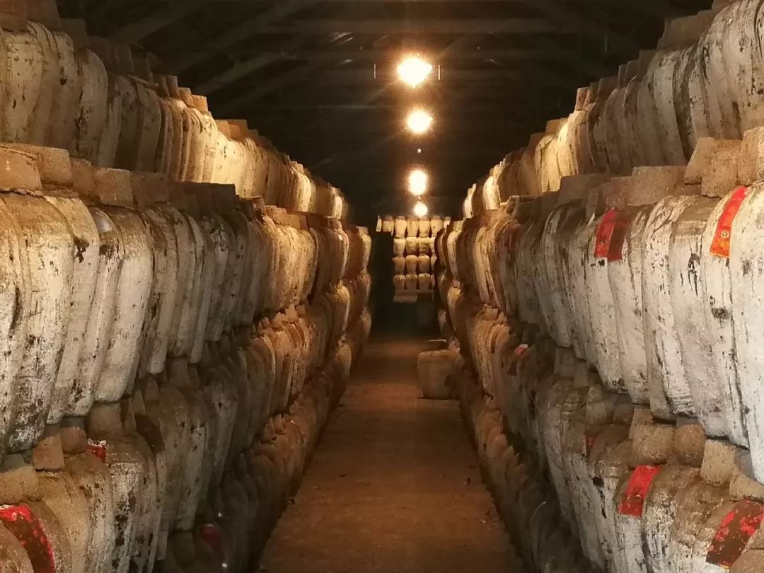 人民日报客户端三农频道摄制组走进绍兴聚集绍兴黄酒产业的原生态与新