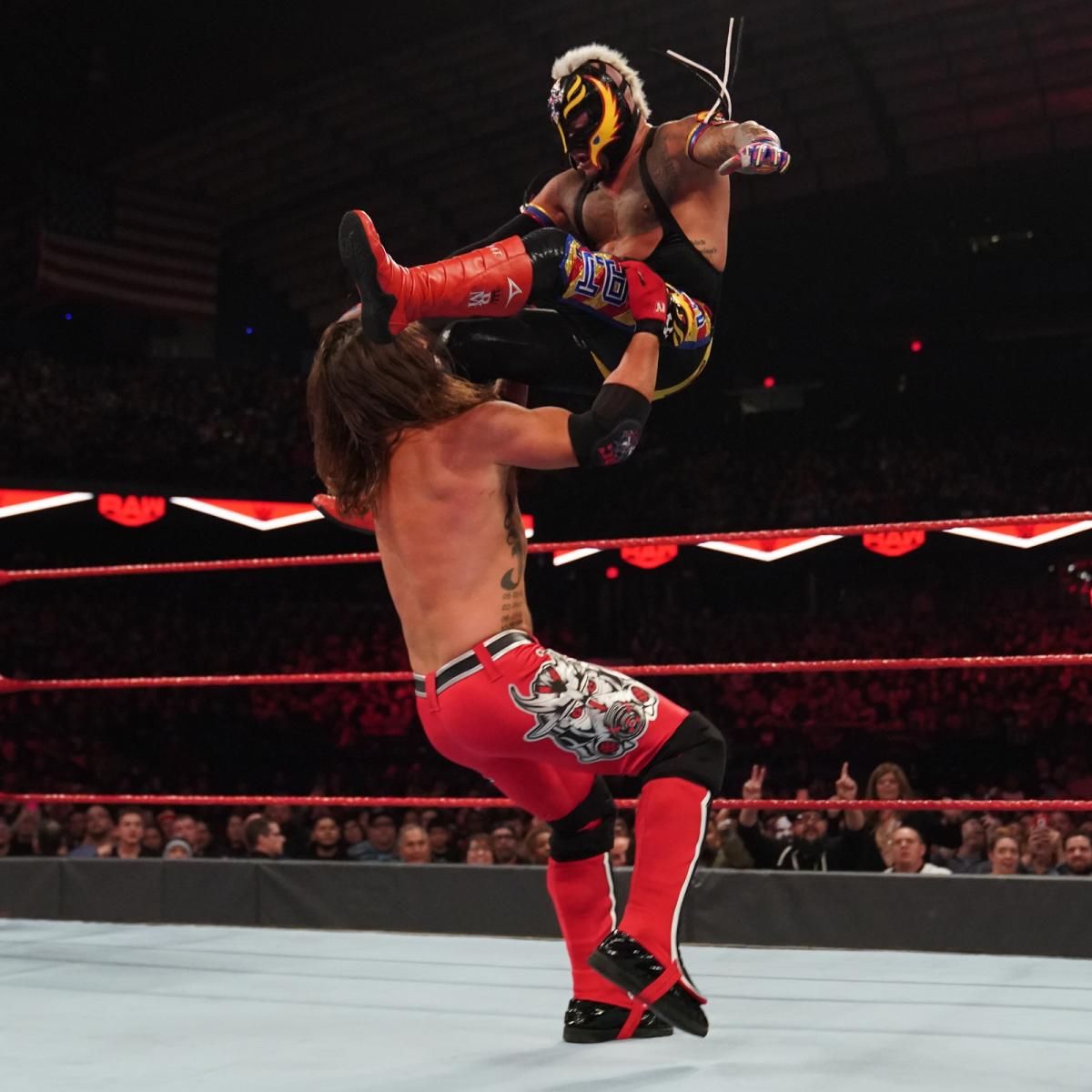 wwe摔小辉新闻神秘人雷尔夺全美冠军毒蛇发出贺电还是警告