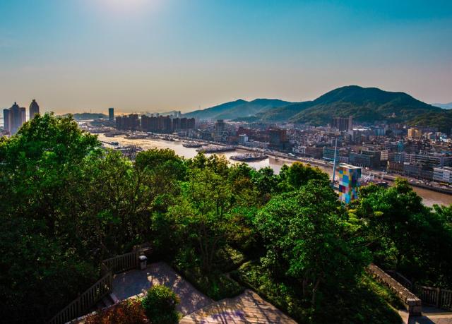 中国最大的天然渔港,素有"小上海"之称,是世界三大渔港之一