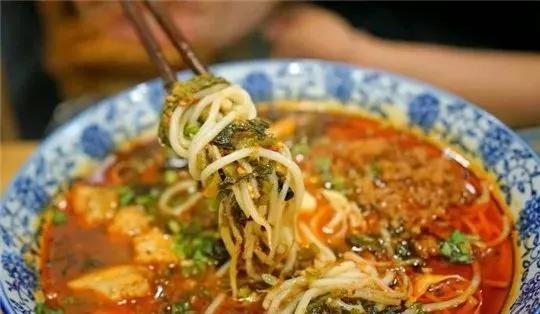 noodle bar被譽為麵條中的愛馬仕,特色的臭豆腐麻辣牛肉麵,79一碗