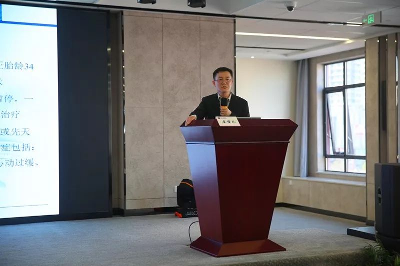 我院儿科崔曙东主任医师,中国医师协会新生儿分会委员,作为江苏省妇幼