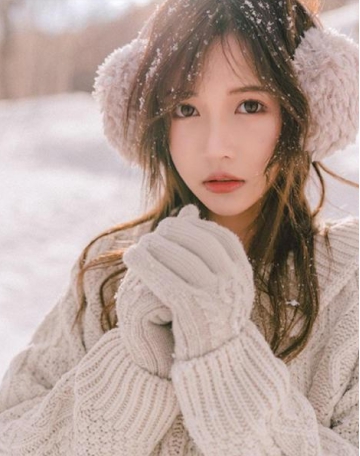 虎牙丸子呦红衣起舞受央视综艺点赞主持人连声叫好