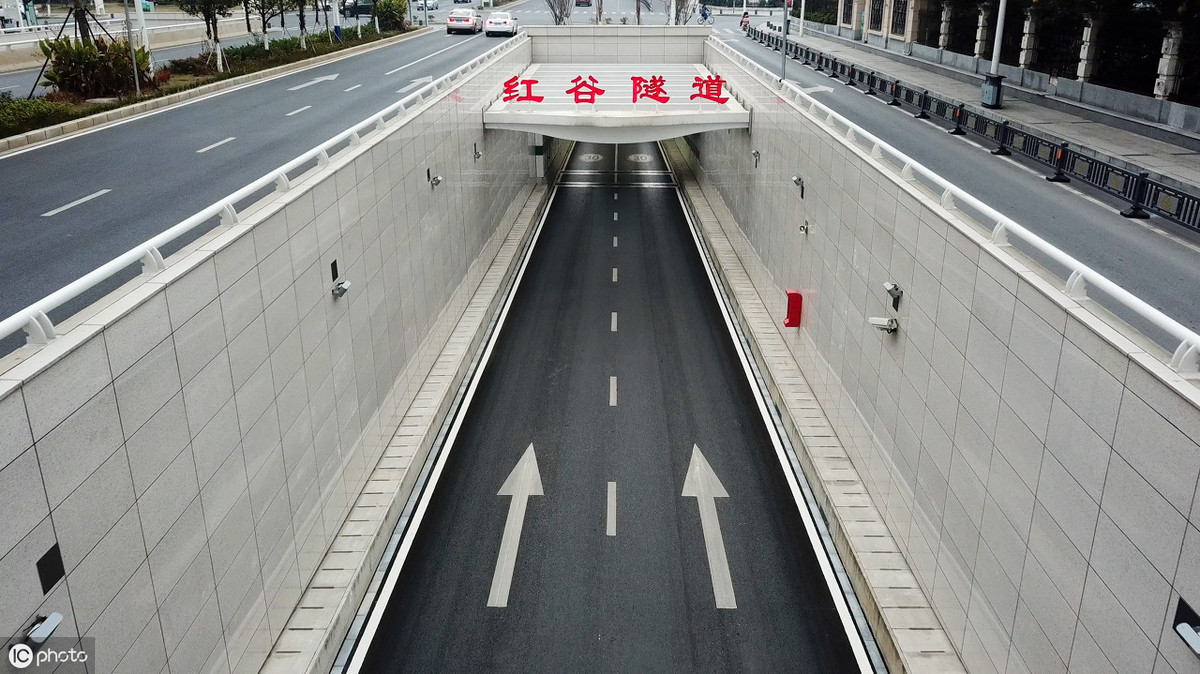 该工程由南昌市政公用集团代建,中国中铁隧道集团施工.