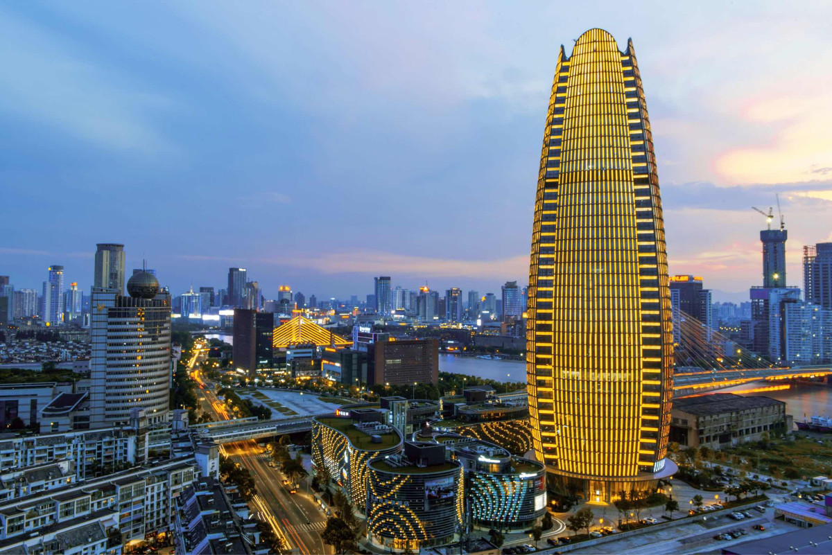 唐代,宁波成为海上丝绸之路的起点之一,与扬州,广州并称为中国三大