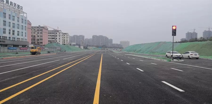 聊城城区二干路北延工程路面硬化完毕,且已施划道路标线,通车进入倒