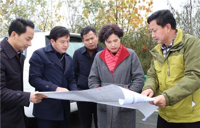 市长余珂,市人大常委会主任王军娥,市领导严启方,郑章均,丁克勤,唐雷