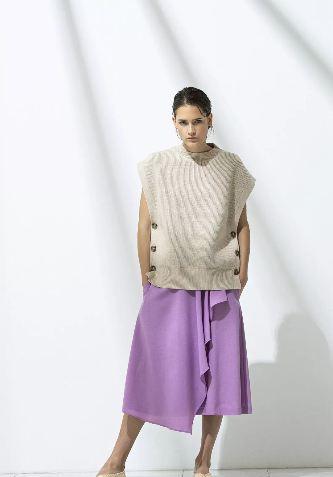 今年冬天"奶油色"最时髦!比灰色系更高级,比白色更温柔_大衣