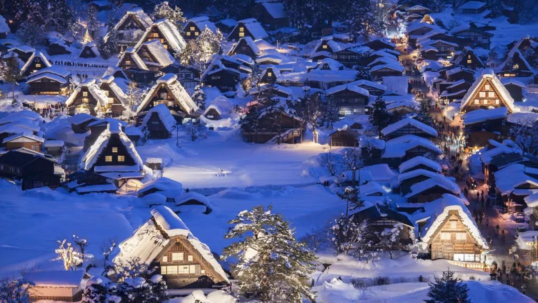 原创日本人冬天太会玩了,雪祭的花火,浪漫雪灯,暖汤落雪
