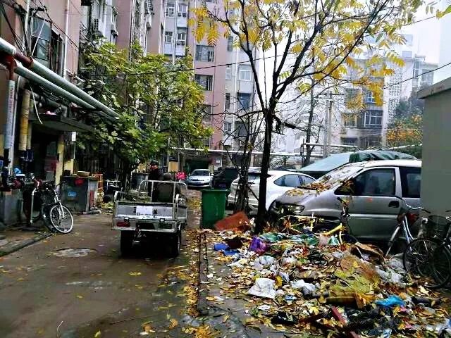 老旧小区改造大家说:铁工里37号院脏乱差,居民盼改善