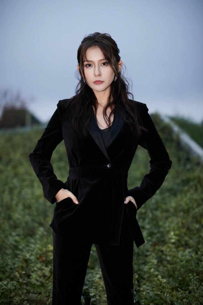 本以为只是随便说说而已,因为毕竟作为新疆美女热依扎颜值身材还是