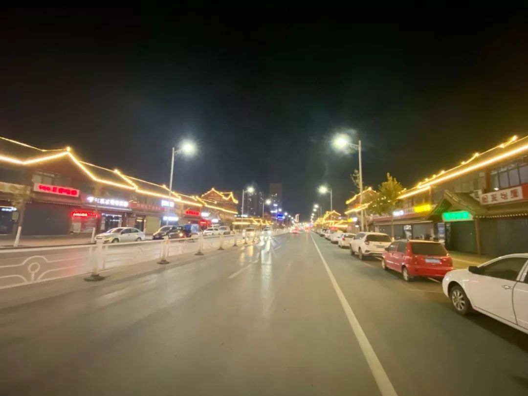 仿古街亮了!弄得跟正月十五一样,节日气氛浓厚_卫辉