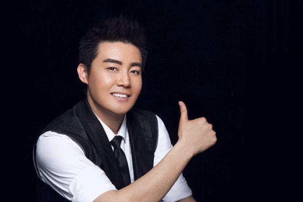 郑棋元中国内地男演员,歌手,曾获全国通俗歌手大赛北京赛区金奖,中国