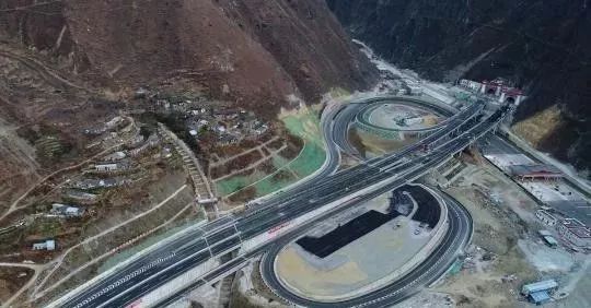 邛崃至芦山高速公路图片