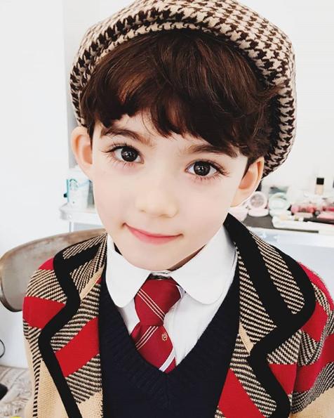 正面看cooper lunde的高颜值更是令人感叹混血基因的强大.