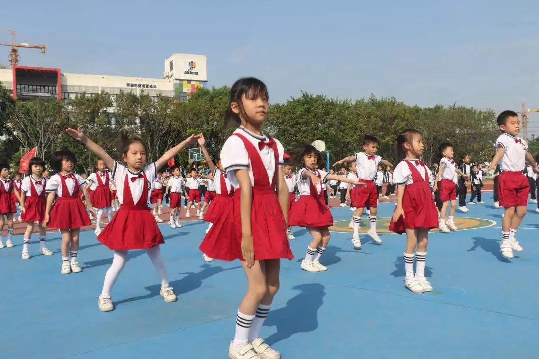 一举一动一操一赛记凤翔小学第十七届校运会之广播操比赛