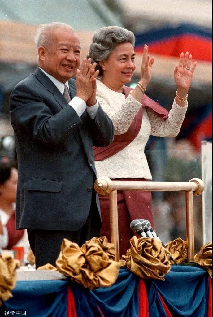 西哈努克和莫尼列.
