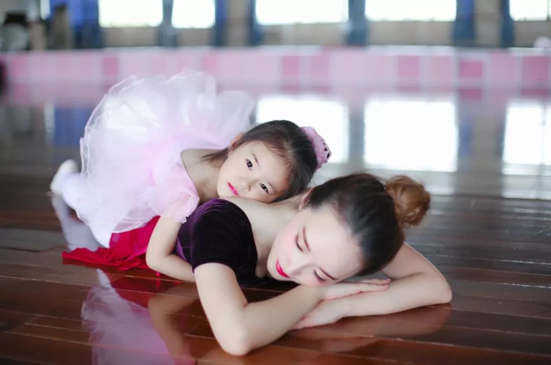 一位慈溪妈妈和女儿的一组舞蹈照片无法形容的美