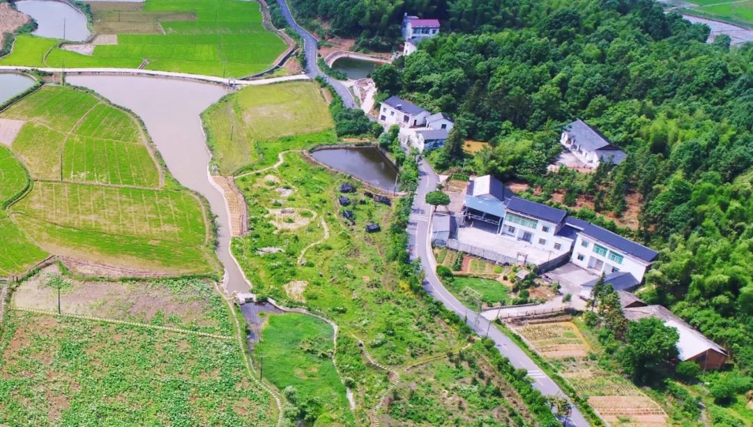 响水村村位于咱们的三门镇西北部,顶着"湖南省美丽乡村建设示范村"的