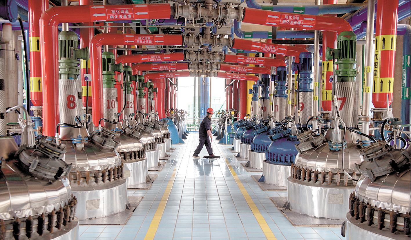 关改搬转 产值不降反升——黄石化工园区系上"绿丝带"再起航_生产