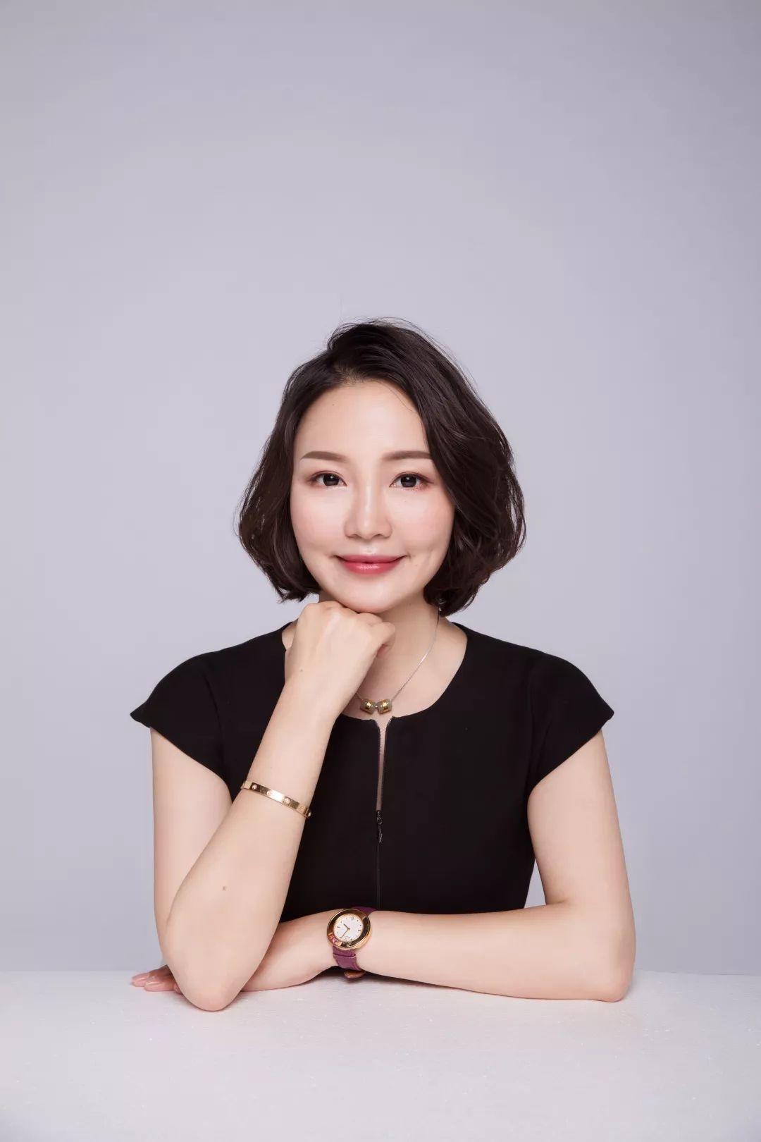 市南山区人民检察院担任过检察官助理,在人之初杂志社担任过记者编辑