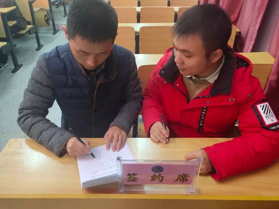 仁峰实验学校举行"青蓝工程"启动仪式