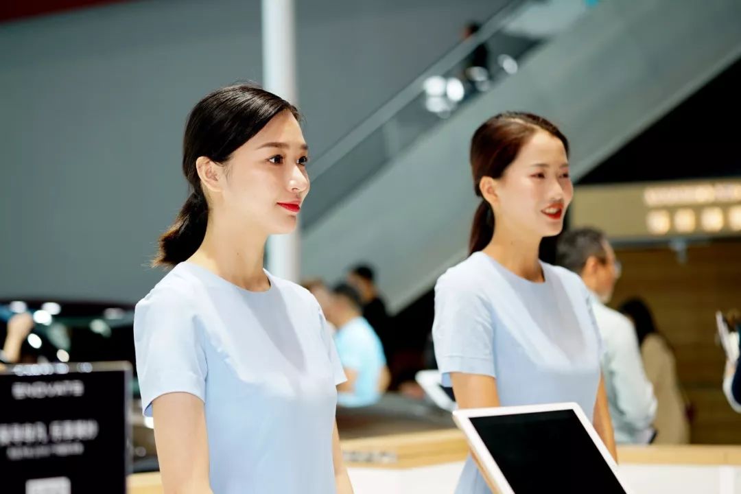 广州车展前台礼仪美图合辑这家展台选人走心了
