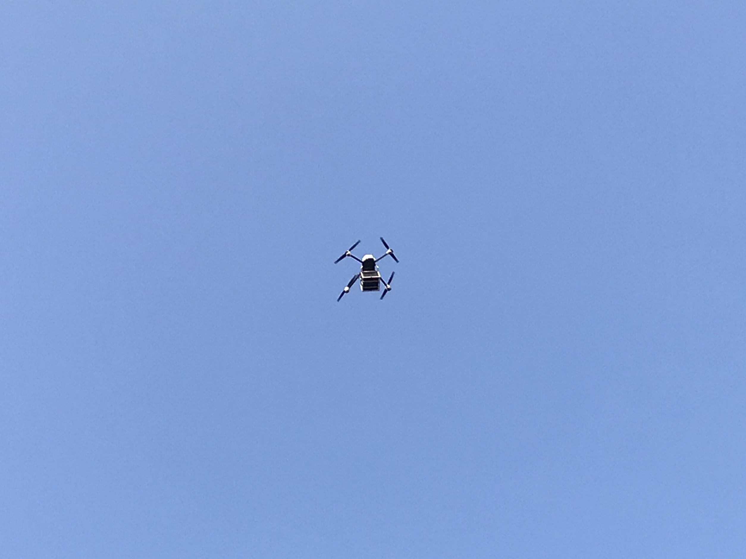 justin 还说到了更多普通用户关心的事情:短期内,物流无人机不会取代