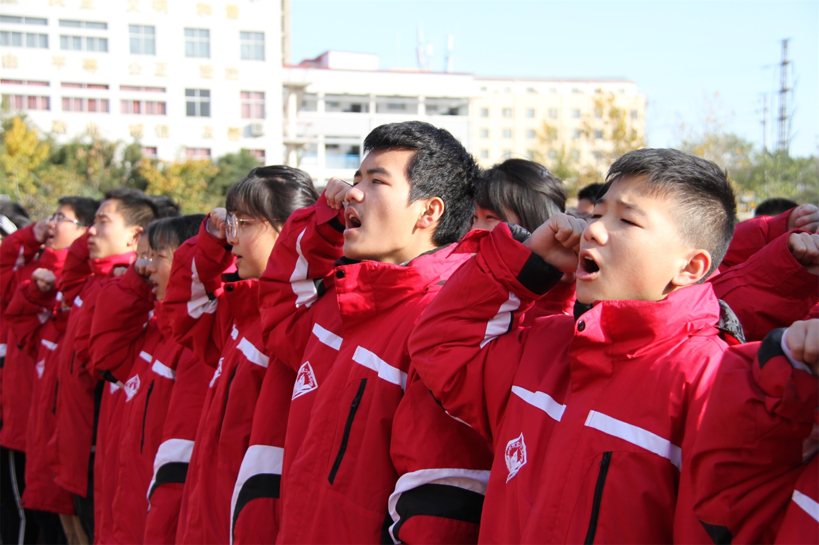 汴梁教育开封25中2022届师生在升旗仪式上深情告白并庄严宣誓