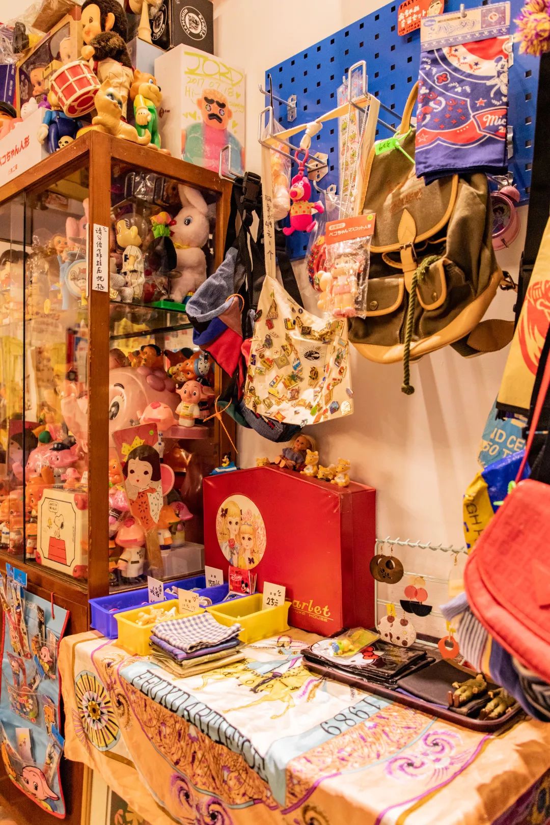魔都这家昭和时代古着店玩具塞满屋少女们疯狂打卡