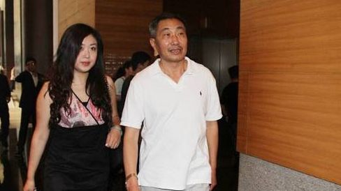 62岁老戏骨杜源,和妻子是青梅竹马,自嘲家中地位不如狗