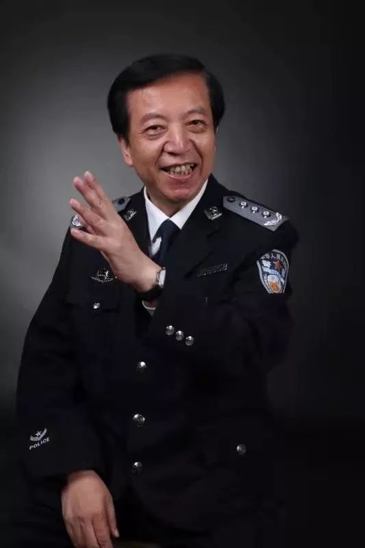 本周六,预防犯罪专家王大伟在丽江古城讲"平安是最大的智慧"