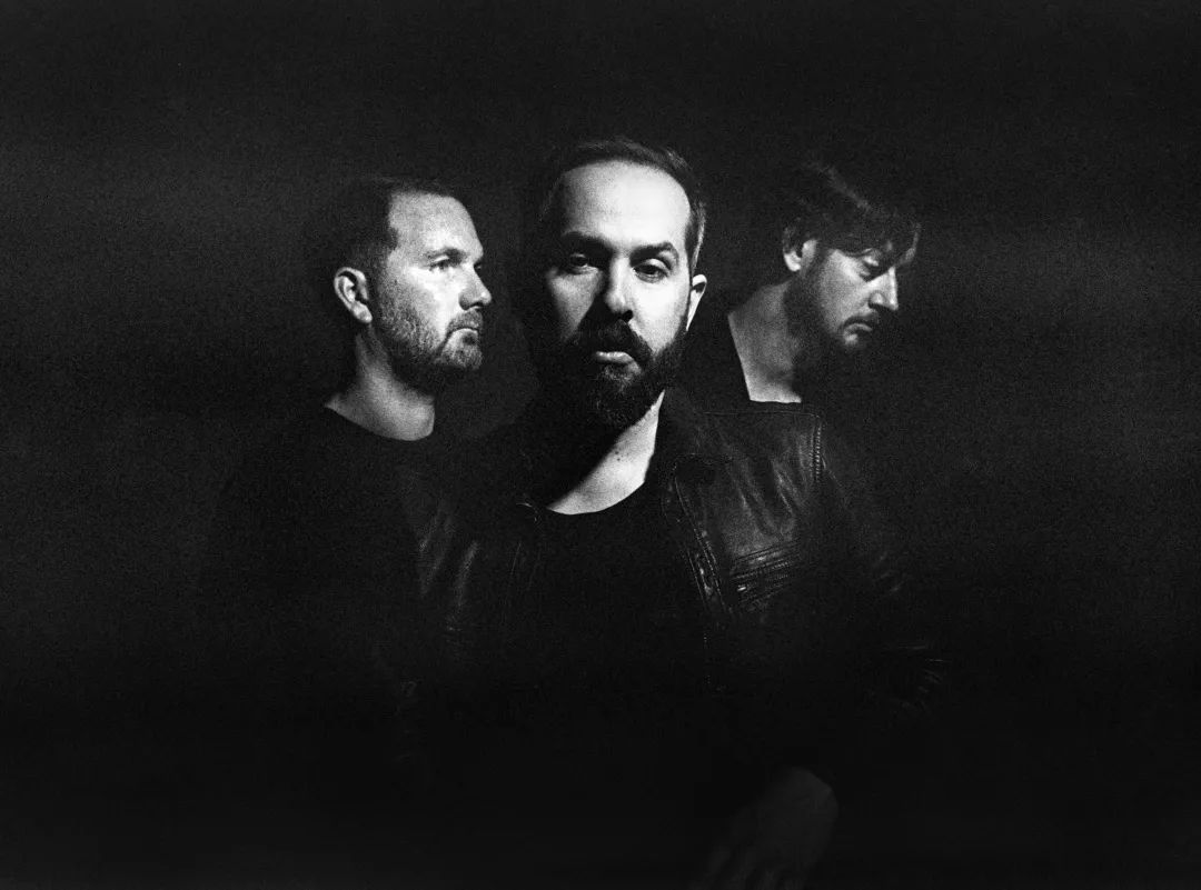 主唱greg gonzalez声线柔软,与相对粗犷的外形大相径庭,吟唱着不疾不