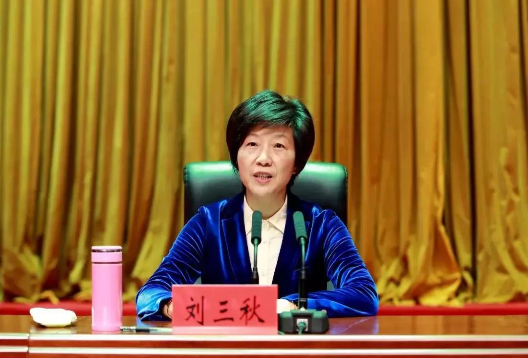 省委宣讲团在上饶市宣讲党的十九届四中全会精神_刘三秋