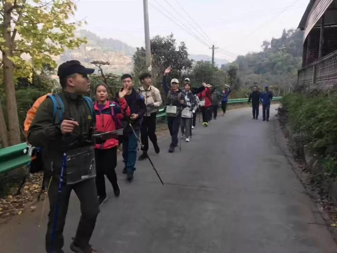 經考核通過,學員們獲得了由中國登山協會頒發的