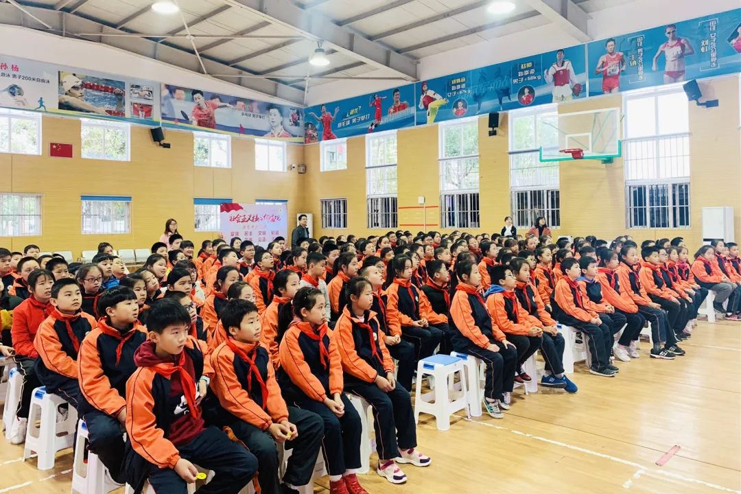 蓬莱路第二小学的小镇作家们走进真新小学