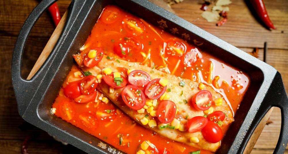 也让更多的朋友喜爱上了这道清爽又不失鲜香的柔情番茄小份烤鱼快餐