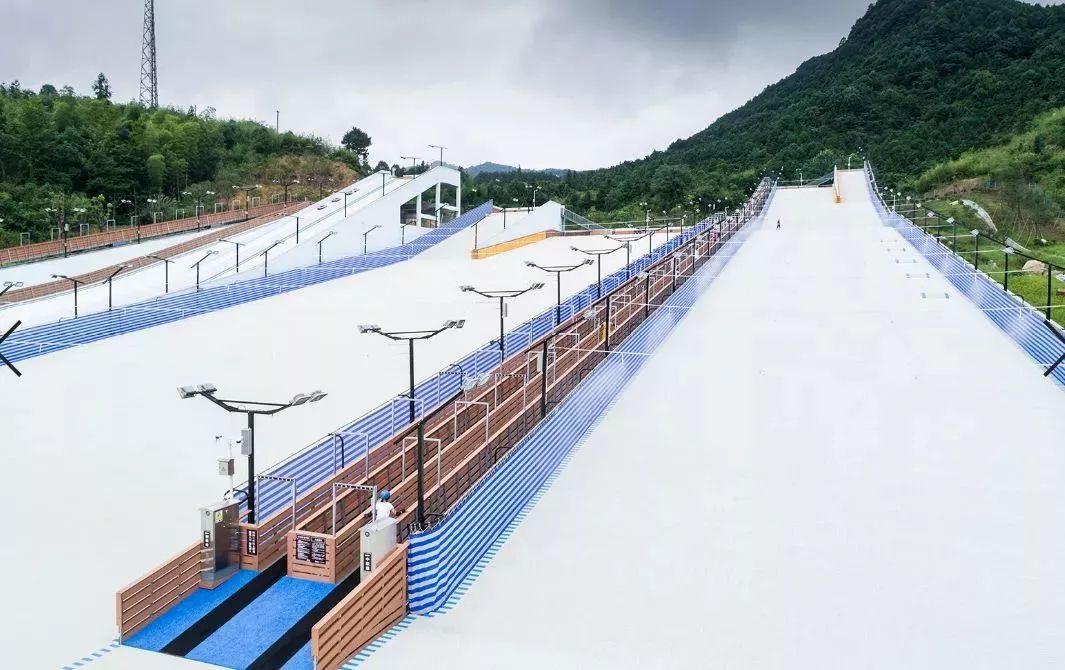 营地上新天冷就要去滑雪10000平方米旱地滑雪场2小时车程强烈推荐