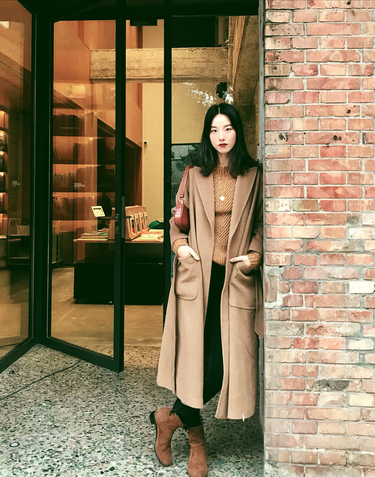 职场女性在冬季怎么穿?这些基础款单品,轻松穿出成熟优雅的魅力