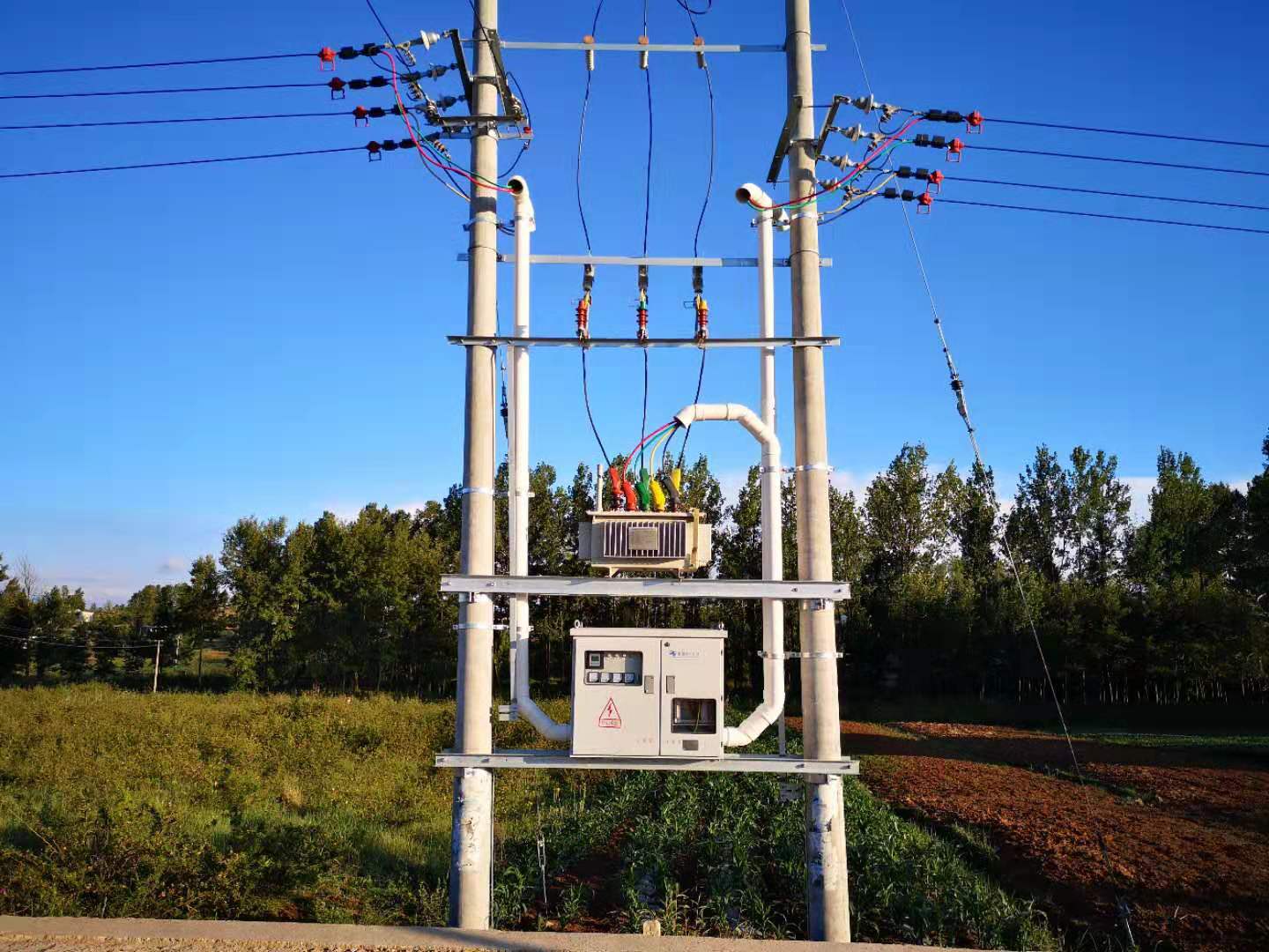 58亿元,用于中低压配电网项目(不含主网)建设,改造升级农村电网基础.