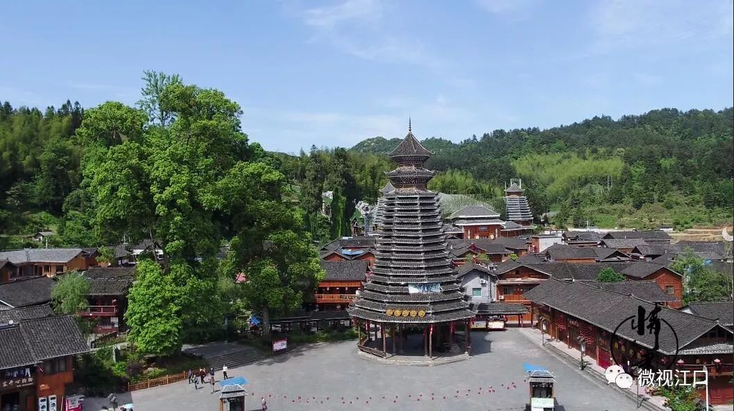 情书民宿坐落在铜仁市江口县梵净山寨沙侗寨,地理位置优越,北临梵净山