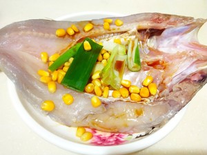 清蒸玉米鱸魚,營養齊全,味道鮮美,大人小孩都愛吃_寶寶