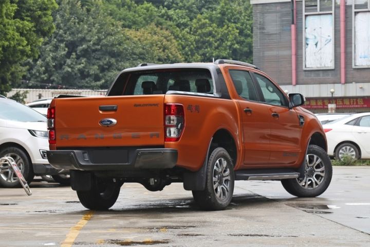皮卡,定位是低于福特的f-150 参数     )的,而且是以 纯进口的身份