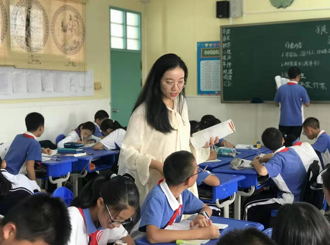 省赛一等奖福永中学教师在第二届广东省中小学青年教师教学能力大赛上