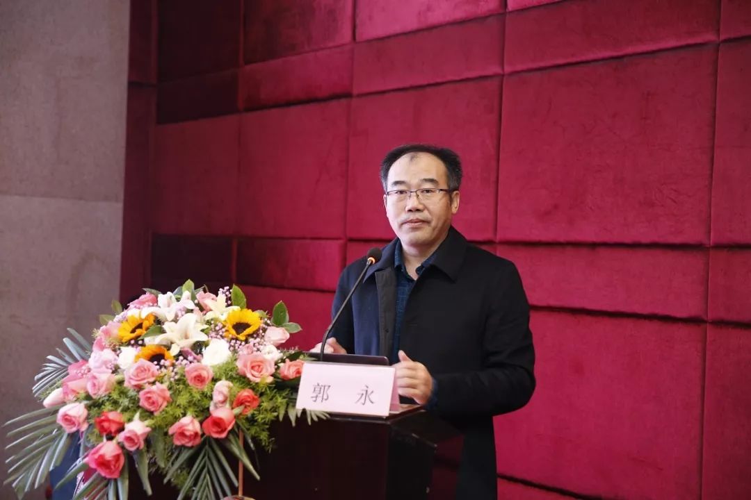 会议邀请了山东省千佛山医院荣风年主任作《腹腔镜下大子宫切除的手术